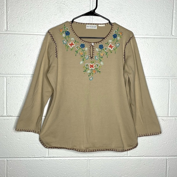 White Stag Tops - < Vintage White Stag Floral Embroidered Top >